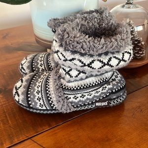 MukLuks size small (5-6)